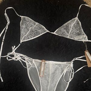 SKIMS White Lace Bra and Panty Set top xl bottom is a large